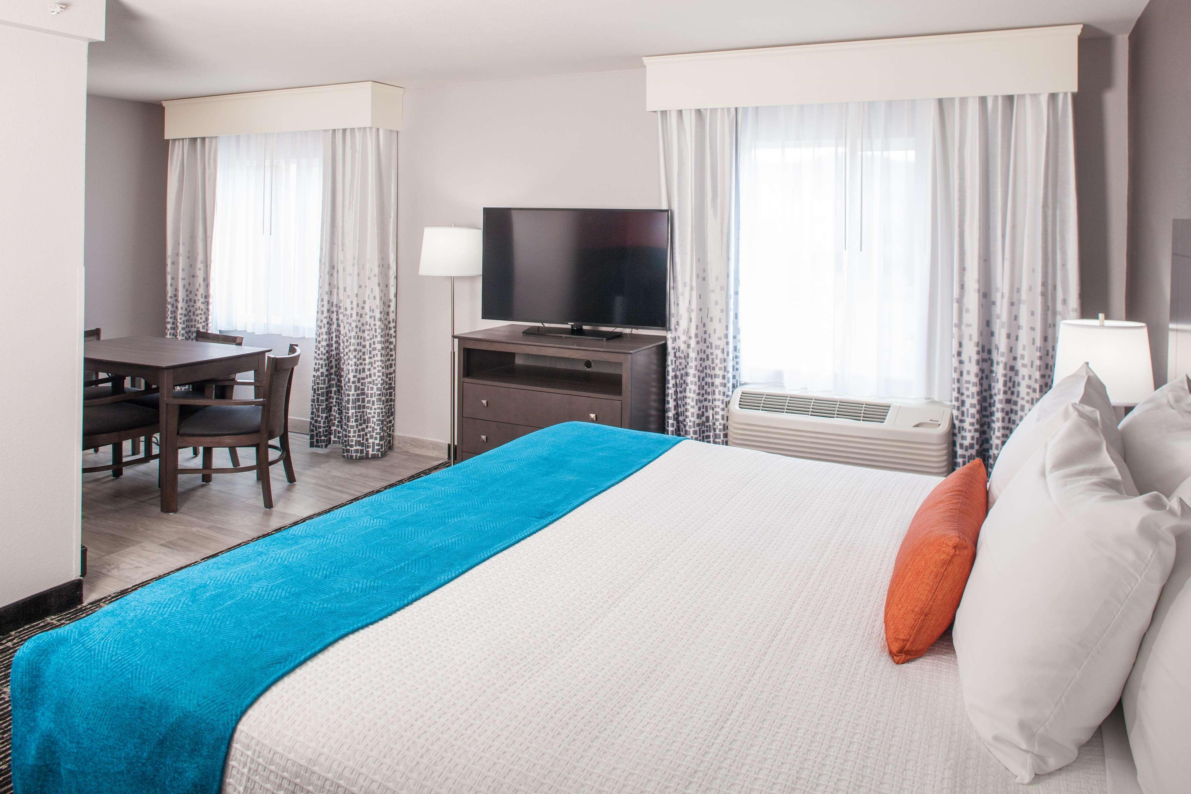 Best Western Holiday Manor Newton Buitenkant foto