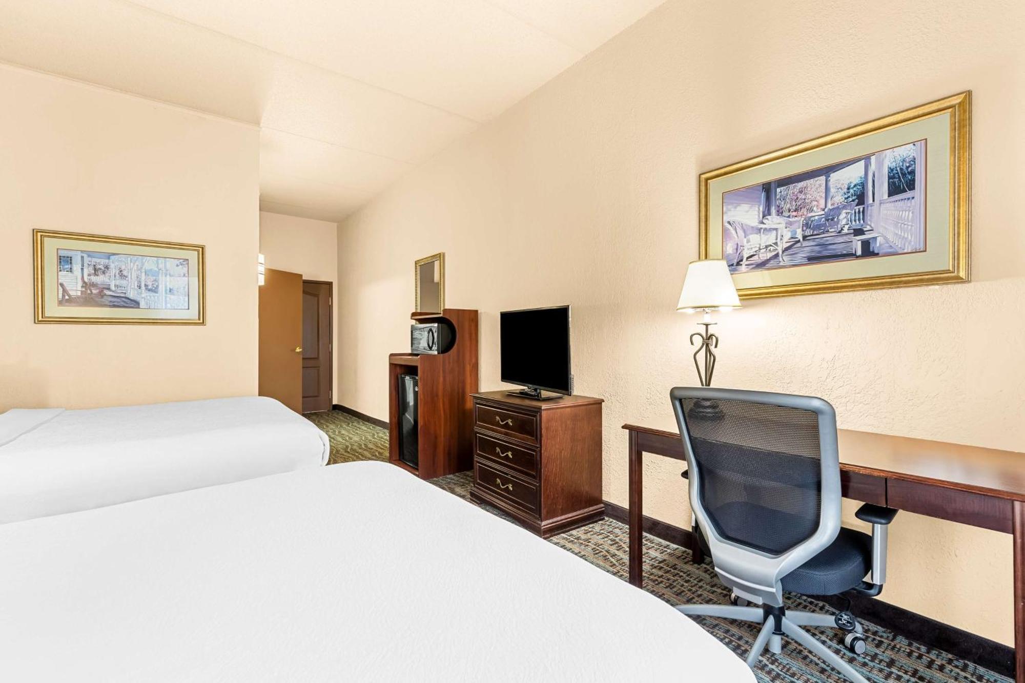 Best Western Holiday Manor Newton Buitenkant foto